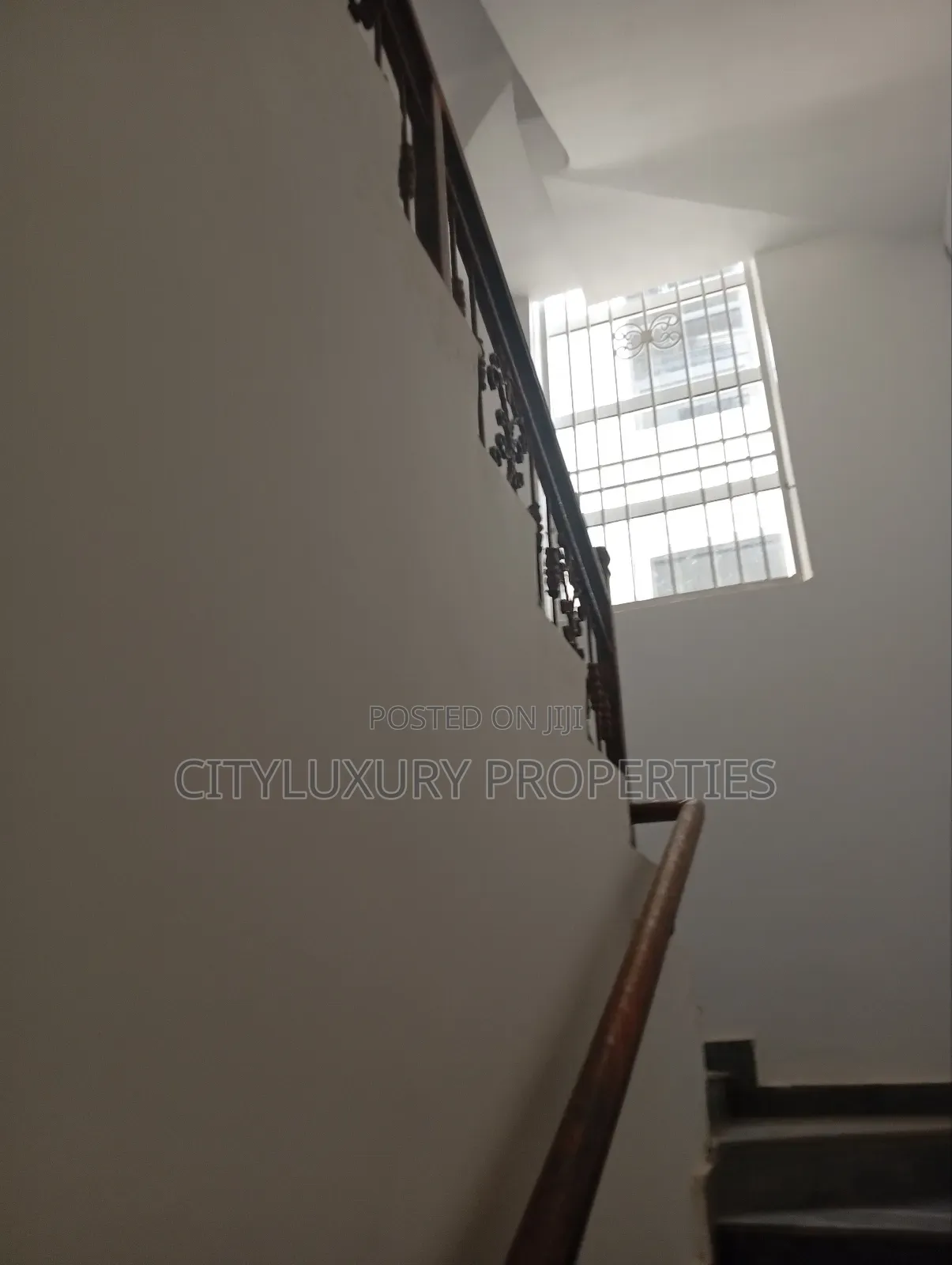 6bdrm Maisonette in Guzape District for sale