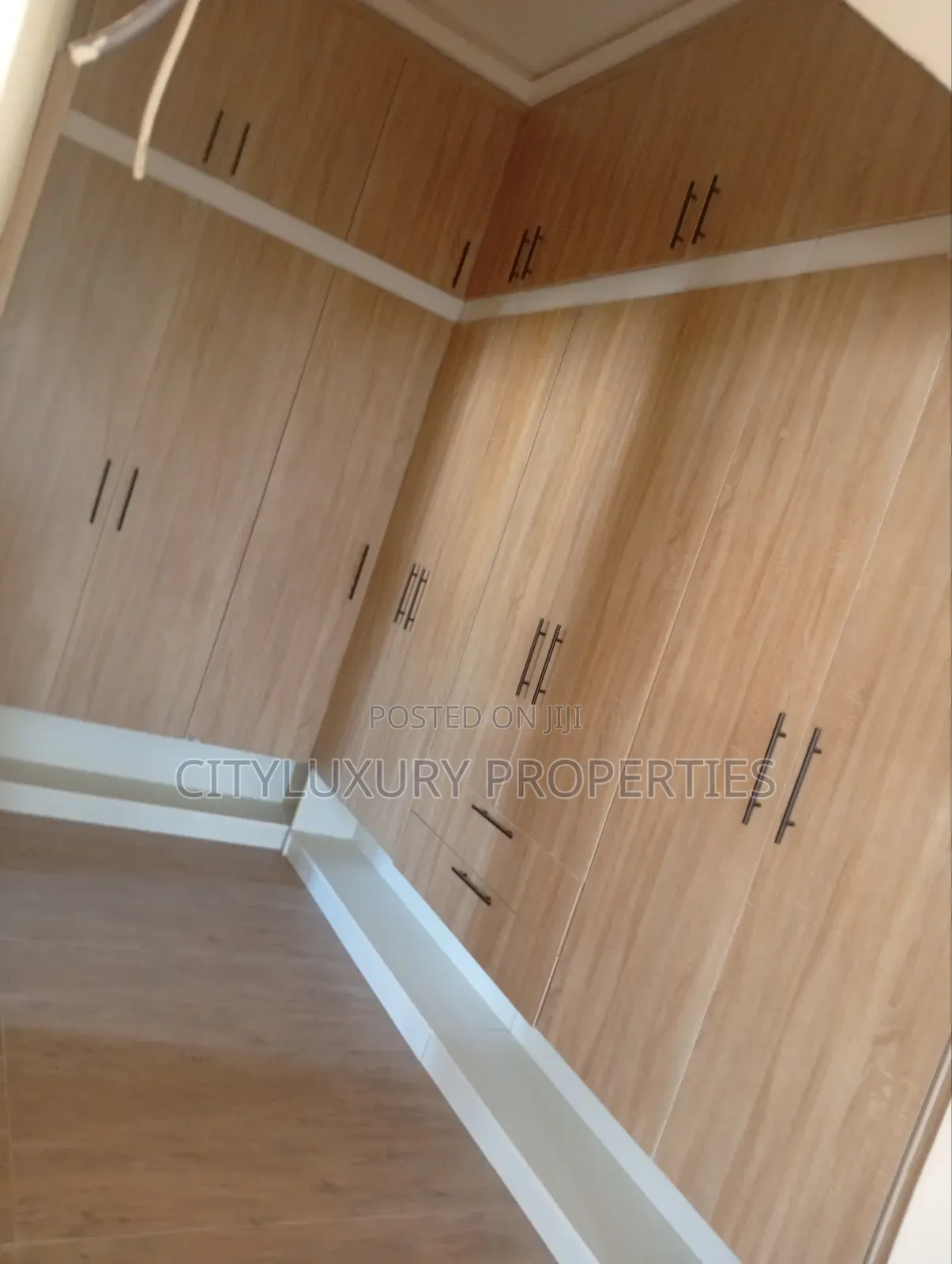 6bdrm Maisonette in Guzape District for sale