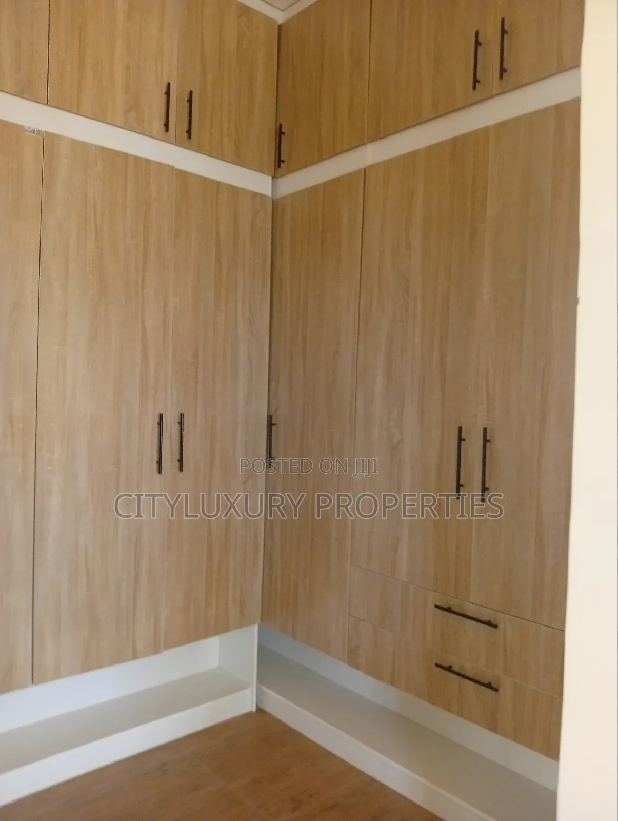 6bdrm Maisonette in Guzape District for sale