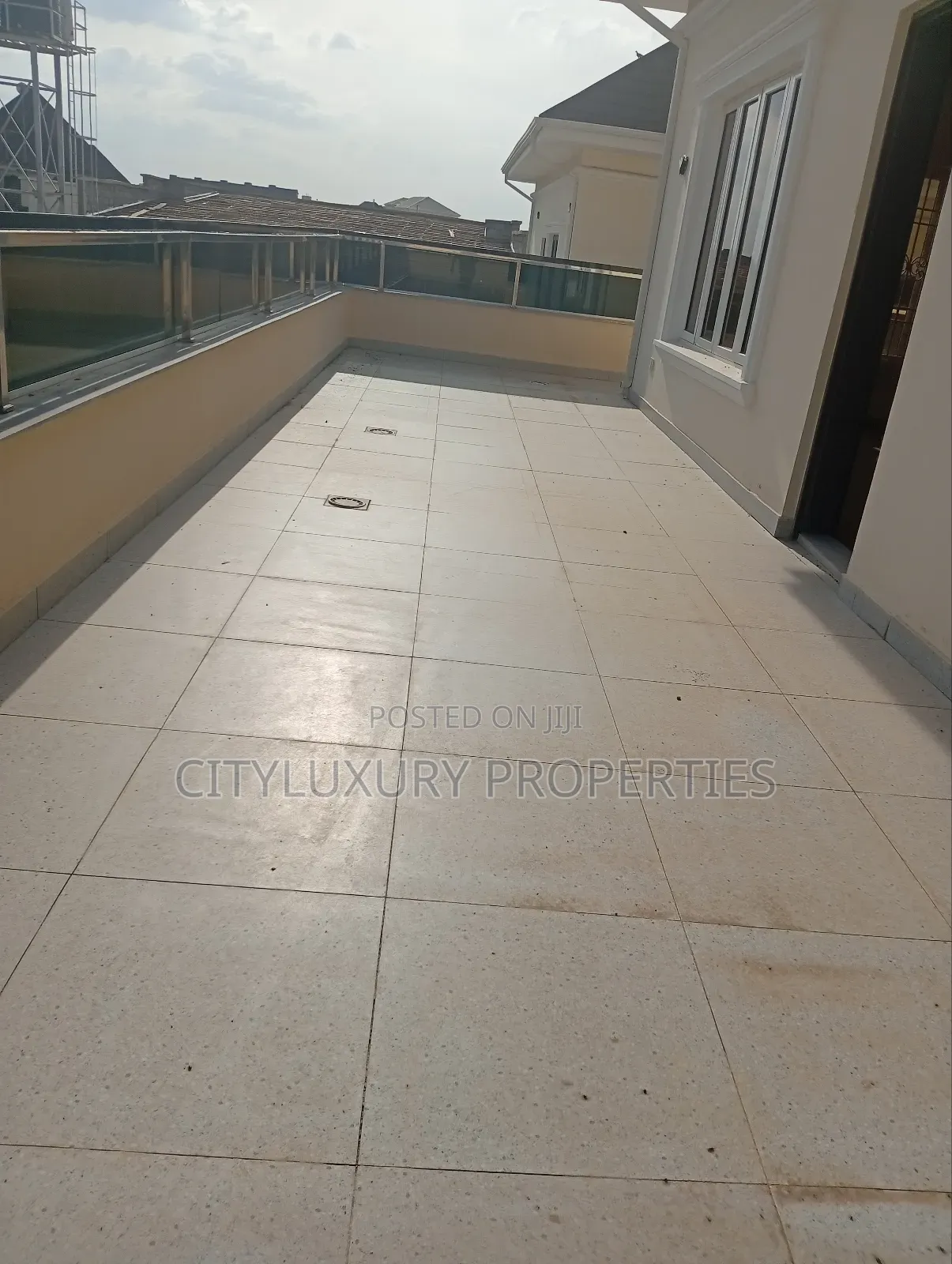 6bdrm Maisonette in Guzape District for sale