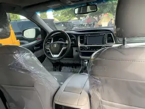 Toyota Highlander Limited 4dr SUV AWD (3.5L 6cyl 6A) 2015 Gray
