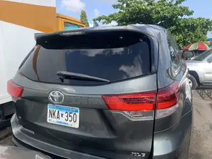 Toyota Highlander Limited 4dr SUV AWD (3.5L 6cyl 6A) 2015 Gray