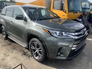 Toyota Highlander Limited 4dr SUV AWD (3.5L 6cyl 6A) 2015 Gray
