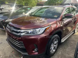 Toyota Highlander XLE V6 4x2 (3.5L 6cyl 6A) 2016 Red