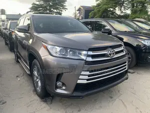 Toyota Highlander XLE 4dr SUV AWD (3.5L 6cyl 6A) 2015 Gray