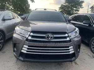 Toyota Highlander XLE 4dr SUV AWD (3.5L 6cyl 6A) 2015 Gray