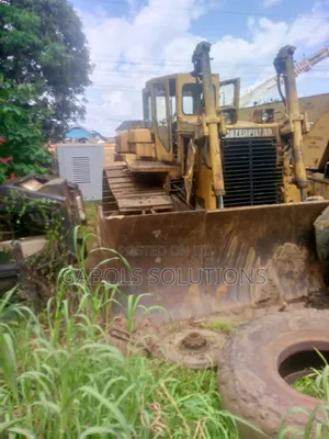 140h Caterpillar Grader