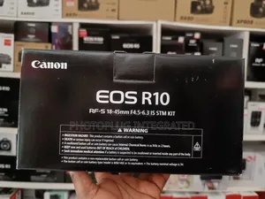 Canon Eos R10 + 18-45mm Is STM Lens