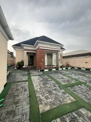 5bdrm Bungalow in Sangotedo for sale