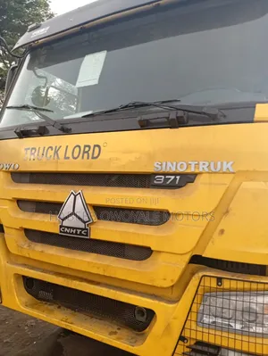 Photo - Howo Sinotruk Tipper With 12tyres