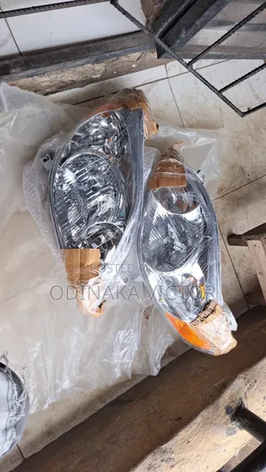Headlamp Toyota Matrix 2005 Model