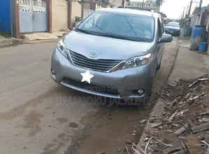 Toyota Sienna XLE 7 Passenger 2011 Silver