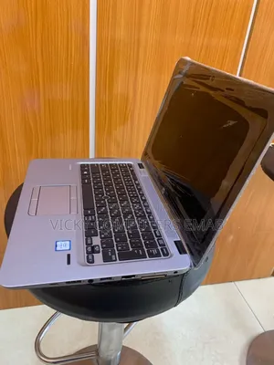 Laptop HP EliteBook 820 G3 8GB Intel Core I3 SSD 256GB