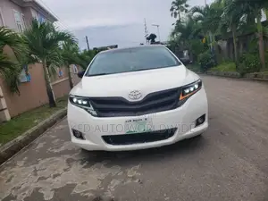 Toyota Venza AWD 2010 White