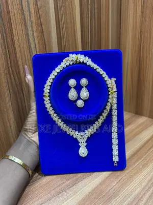 High Quality Complete Statement Jewelry Set for Womem