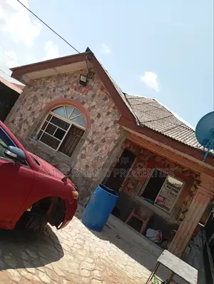 5bdrm Bungalow in Dedogbe Cresent, Ipakodo for sale