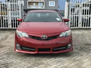 Toyota Camry SE 4dr Sedan (2.5L 4cyl 6A) 2014 Red