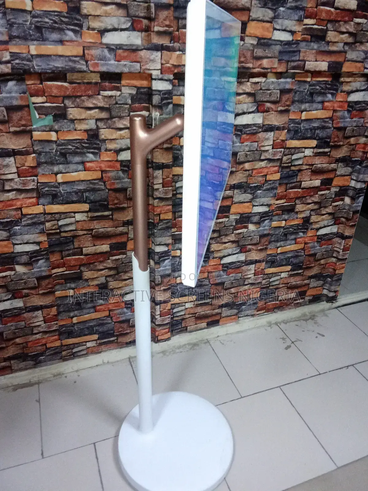 32 Inches Rotating Touch Screen