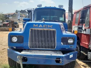 Mack Tipper Truck R.Model 
Tokunbo,