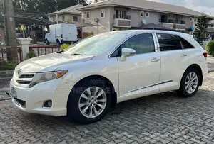 Photo - Toyota Venza 2015 White