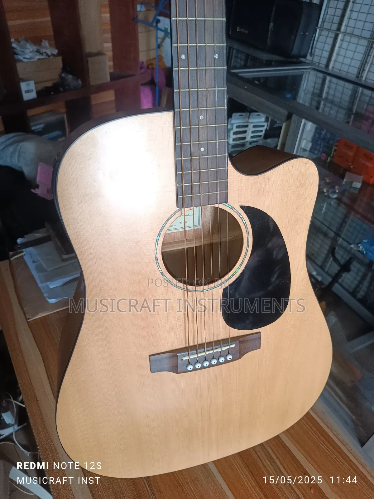 Syain Electro-Acoustic/Semi-Acoustic Guitar