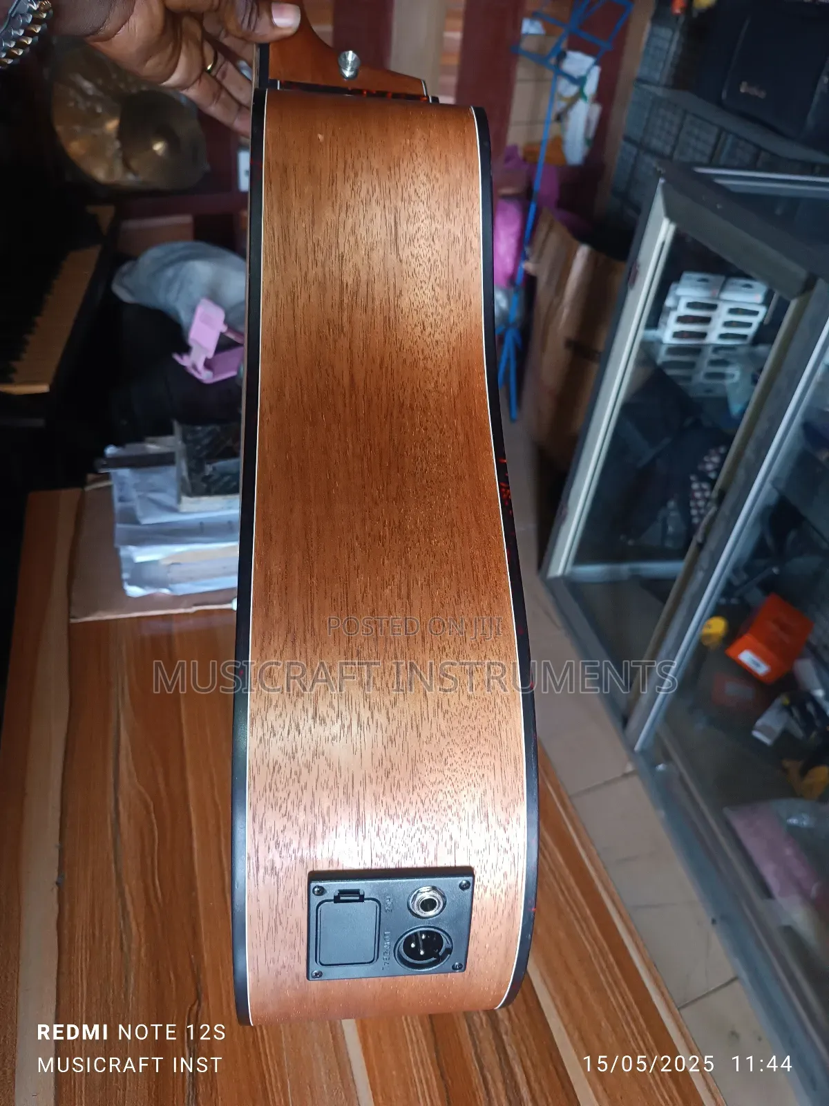 Syain Electro-Acoustic/Semi-Acoustic Guitar