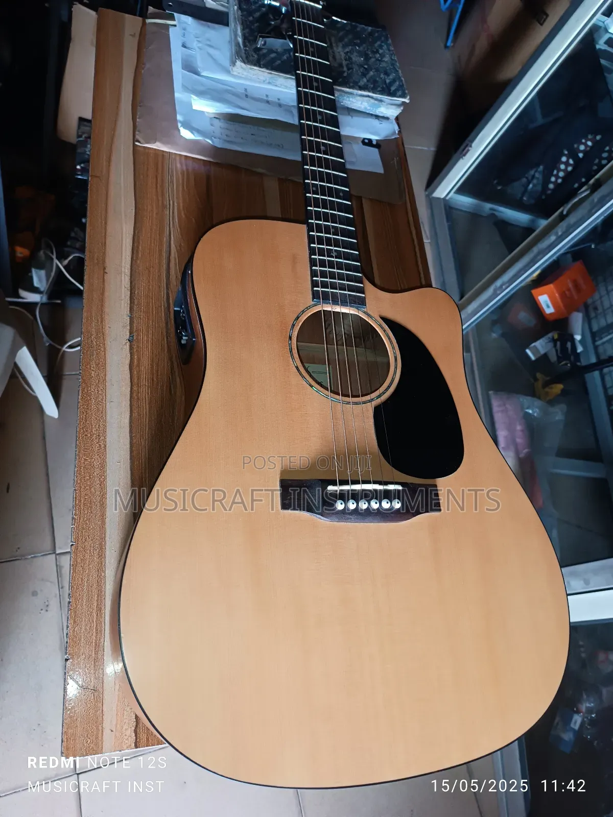 Syain Electro-Acoustic/Semi-Acoustic Guitar