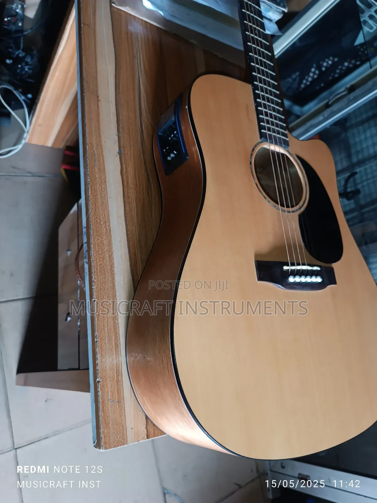 Syain Electro-Acoustic/Semi-Acoustic Guitar