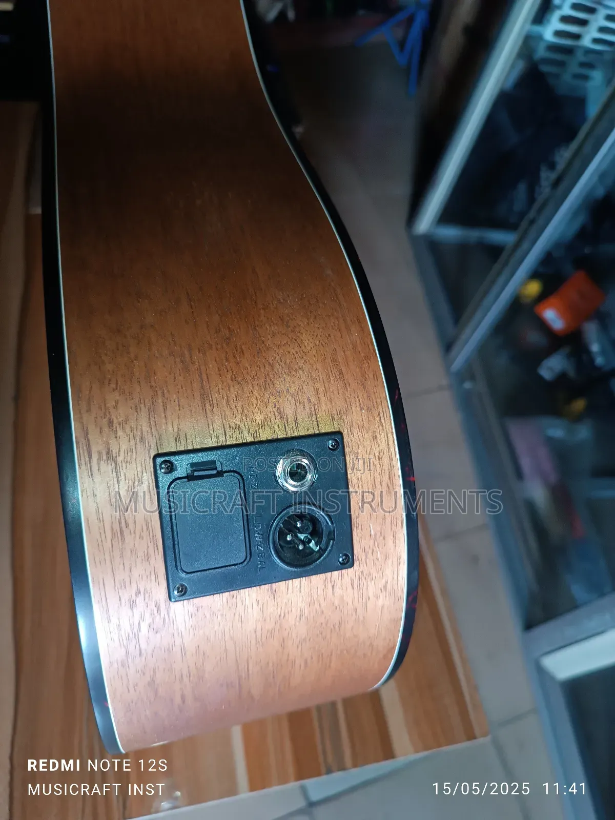 Syain Electro-Acoustic/Semi-Acoustic Guitar