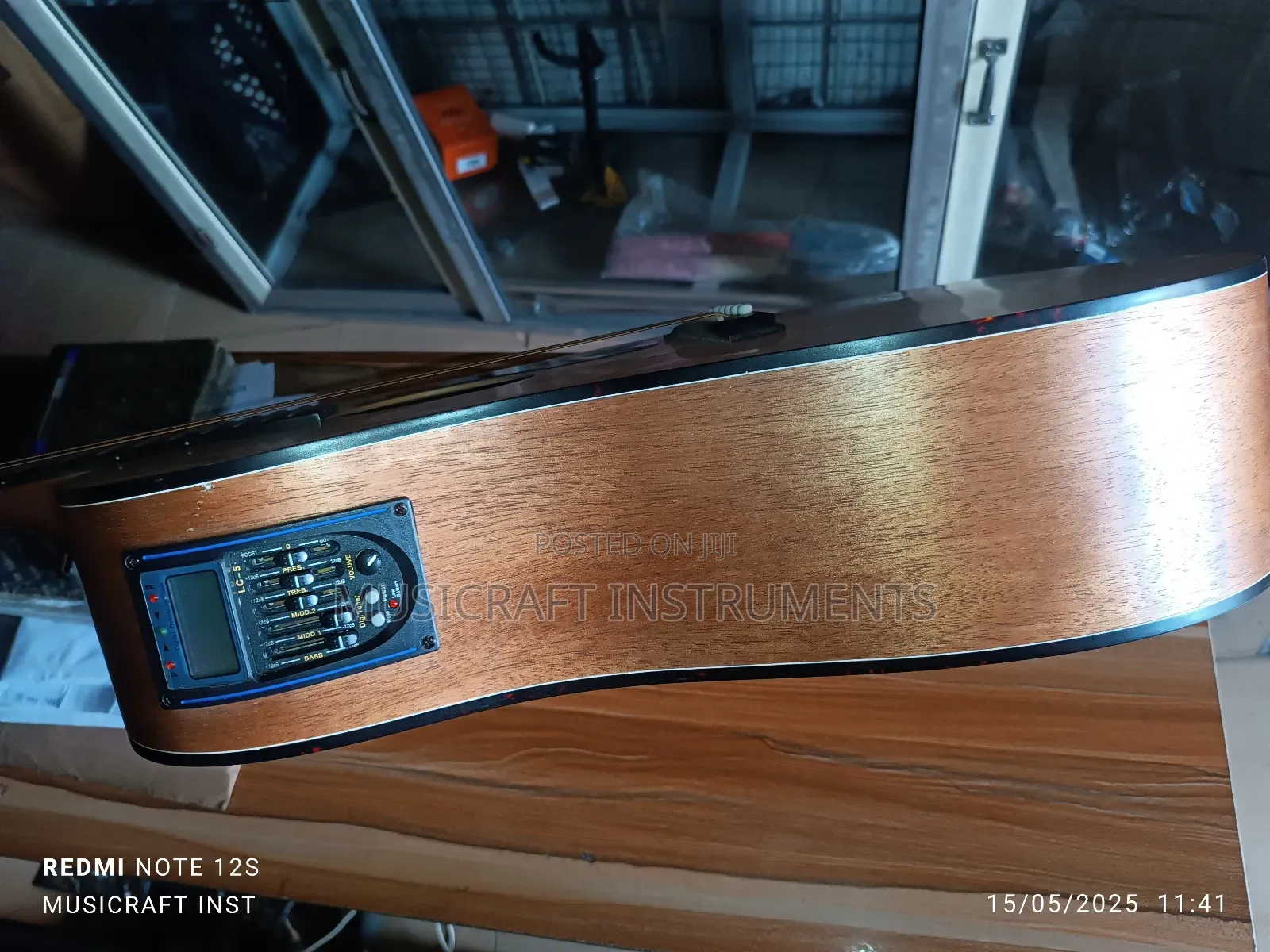 Syain Electro-Acoustic/Semi-Acoustic Guitar
