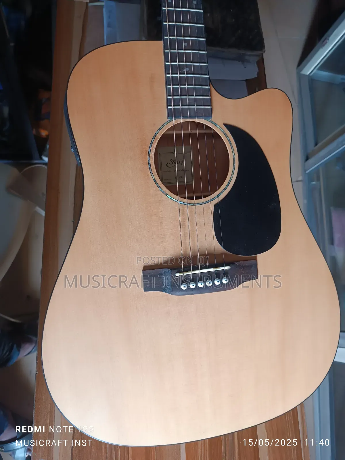 Syain Electro-Acoustic/Semi-Acoustic Guitar