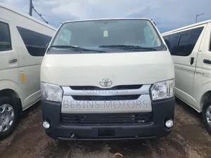 Toyota HiAce 2013 White