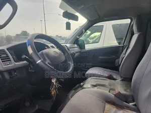 Toyota HiAce 2013 White