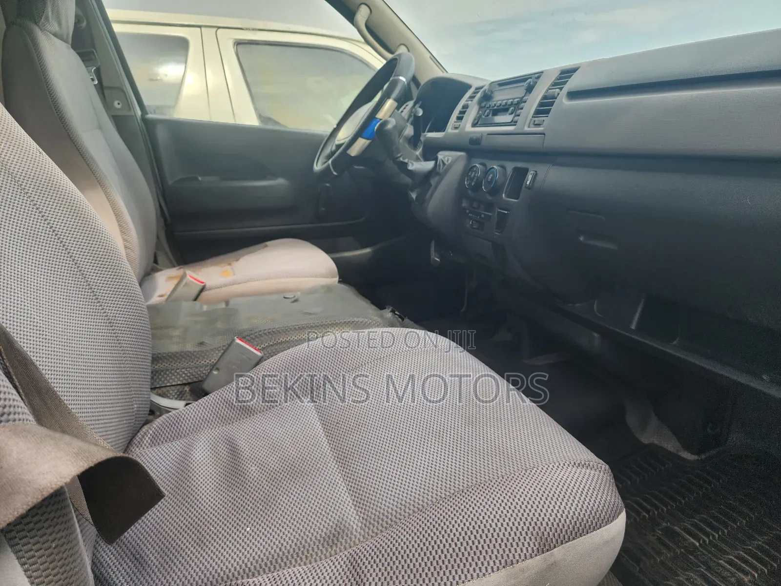 Toyota HiAce 2013 White
