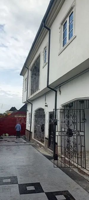 2bdrm Block of Flats in Warri for rent