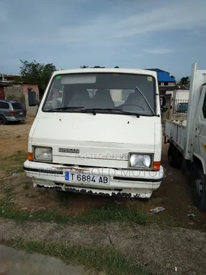 Model Nissan Trade Open Bucket 1999 White