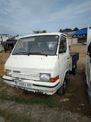 Model Nissan Trade Open Bucket 1999 White