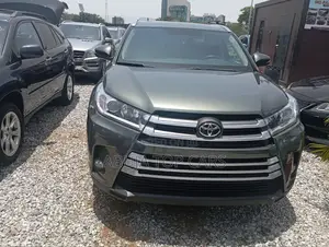 Toyota Highlander XLE 2019 Green