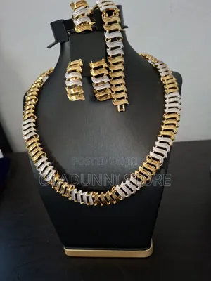 Costume Replica Gold Set