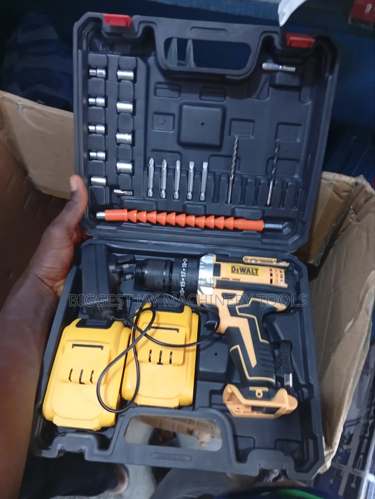 Dewalt Screwing Machine