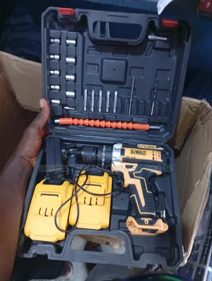 Dewalt Screwing Machine