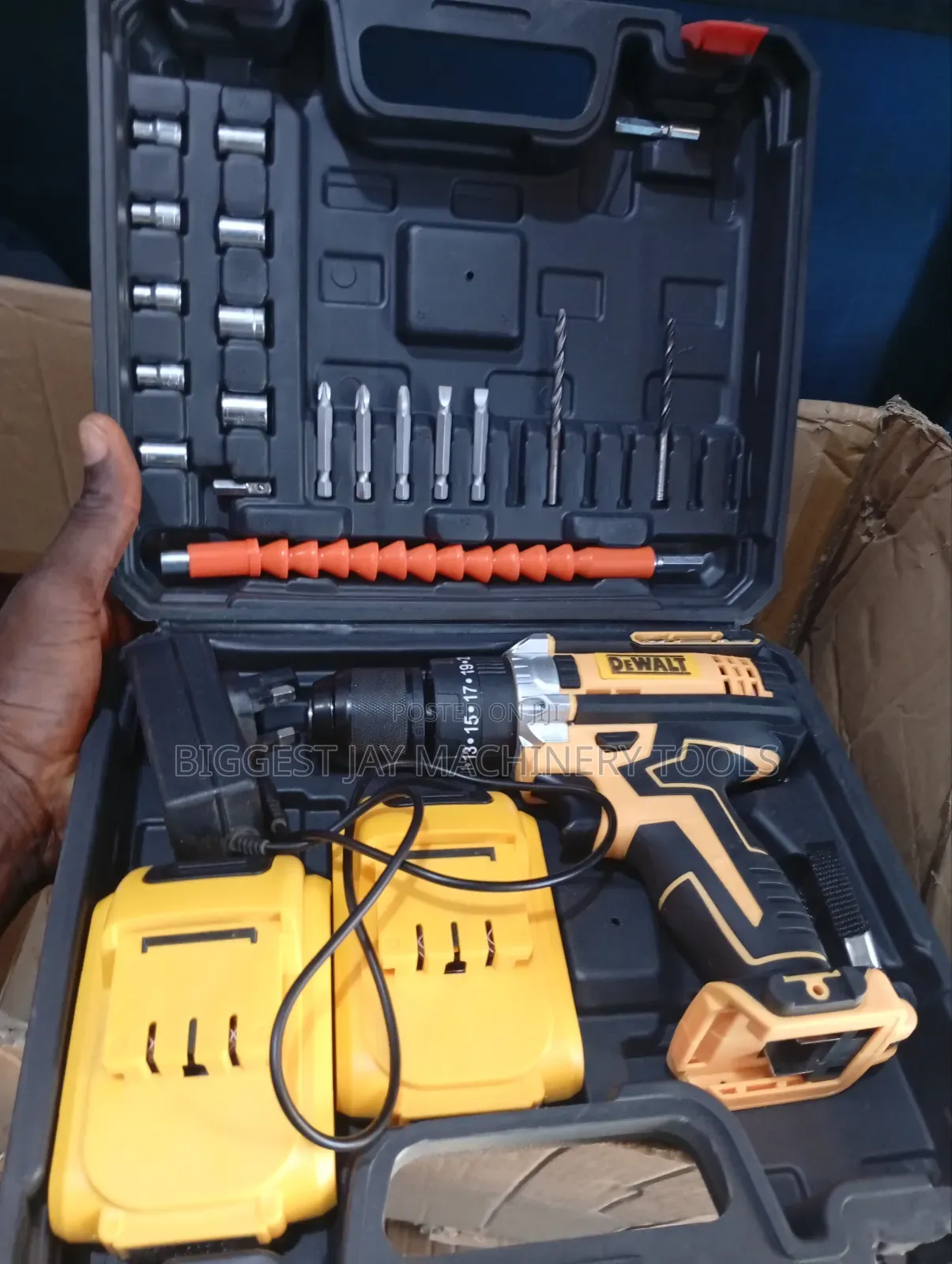 Dewalt Screwing Machine