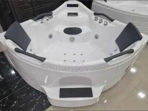 Double Jacuzzi With Step