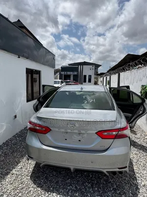 Toyota Camry SE (2.5L 4cyl 8A) 2019 Silver