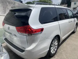 Toyota Sienna Limited 7 Passenger 2012 White