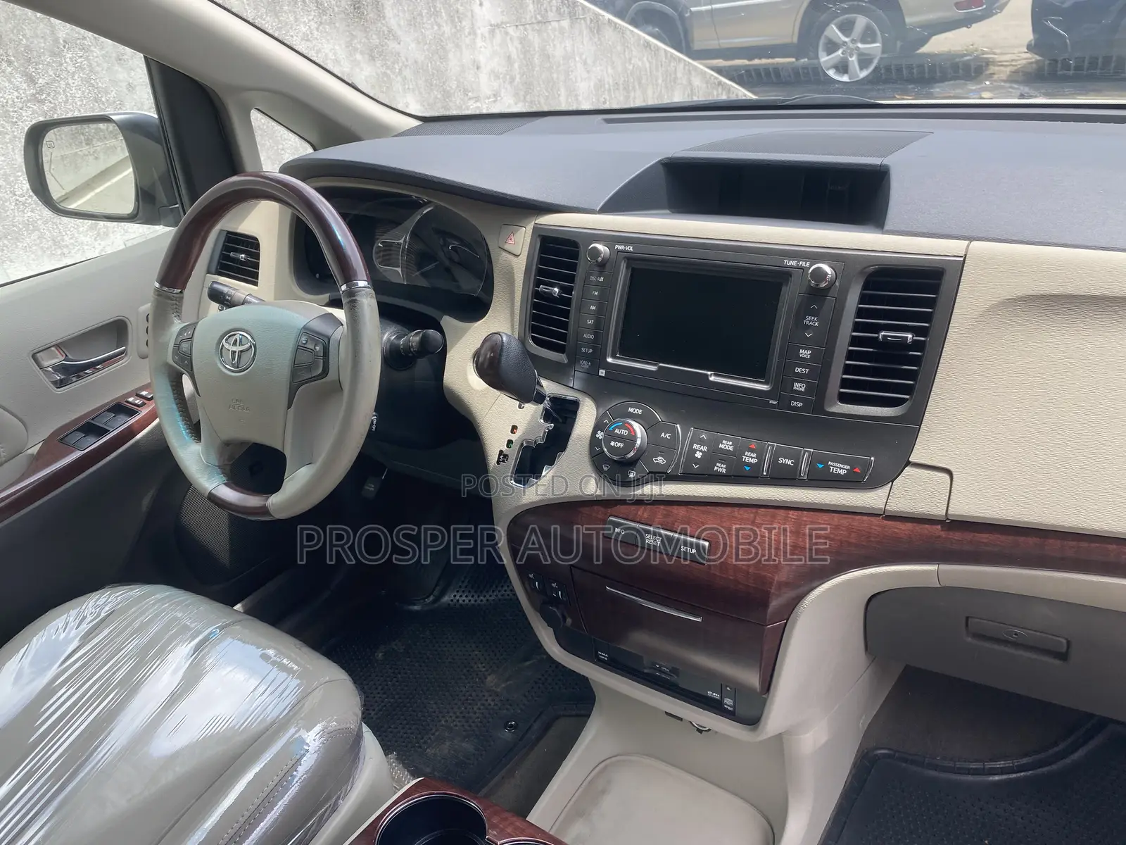 Toyota Sienna Limited 7 Passenger 2012 White