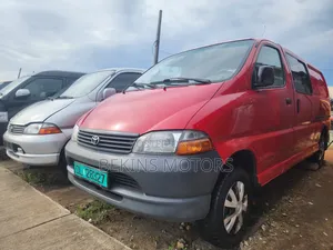Toyota HiAce 2007 Red