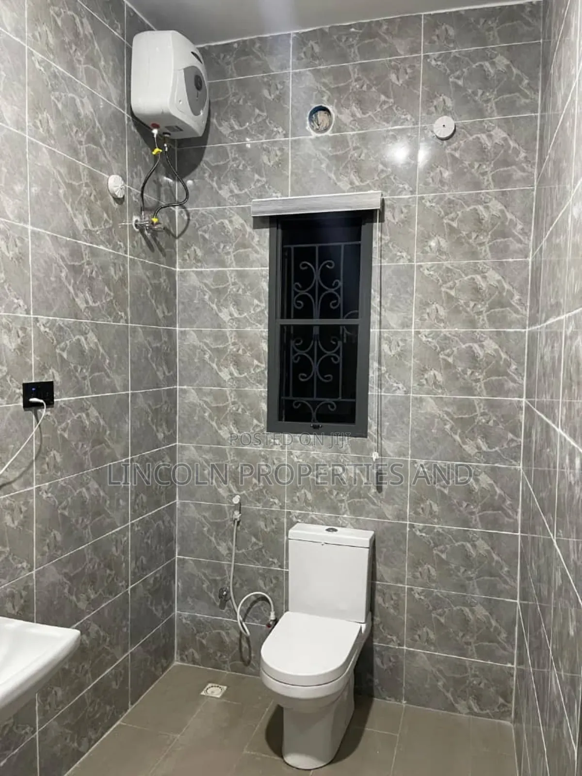 3bdrm Apartment in Shelter Afrique, Uyo for rent
