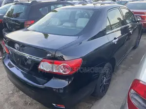 Toyota Corolla LE 4dr Sedan (1.8L 4cyl 4A) 2012 Black