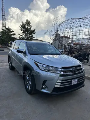 Toyota Highlander Limited Platinum 4x2 V6 (3.5L 6cyl 8A) 2017 Silver